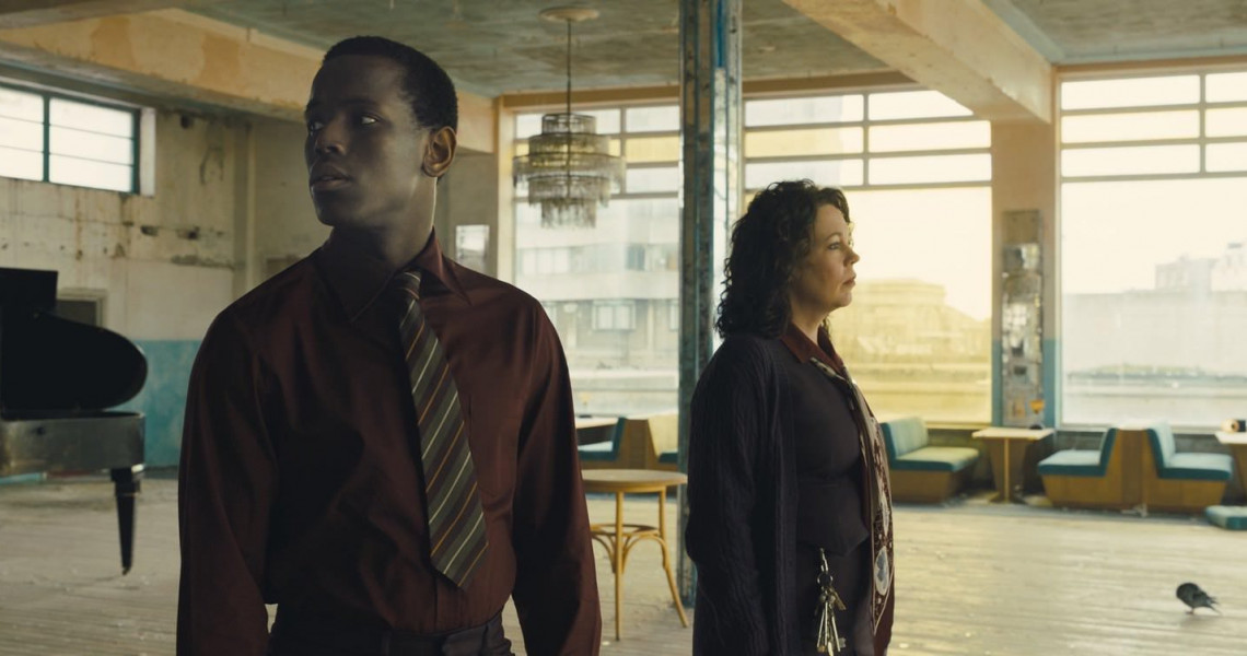 8048-10f5-film.jpg (128 KB)